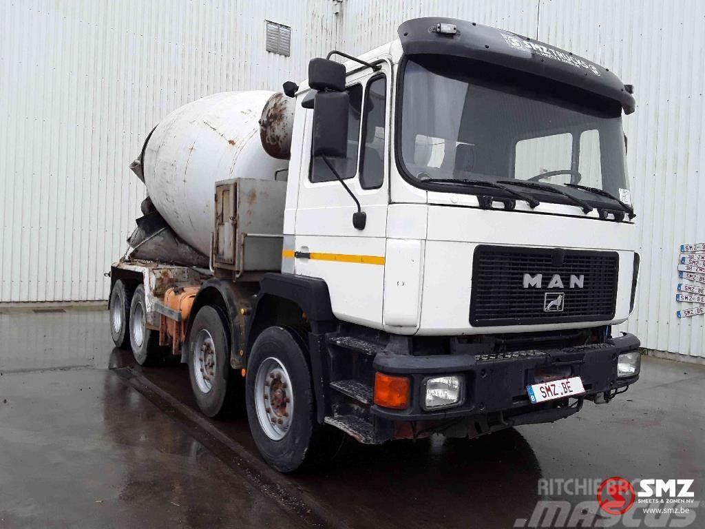 MAN 32.302 6 cyl Camion malaxeur
