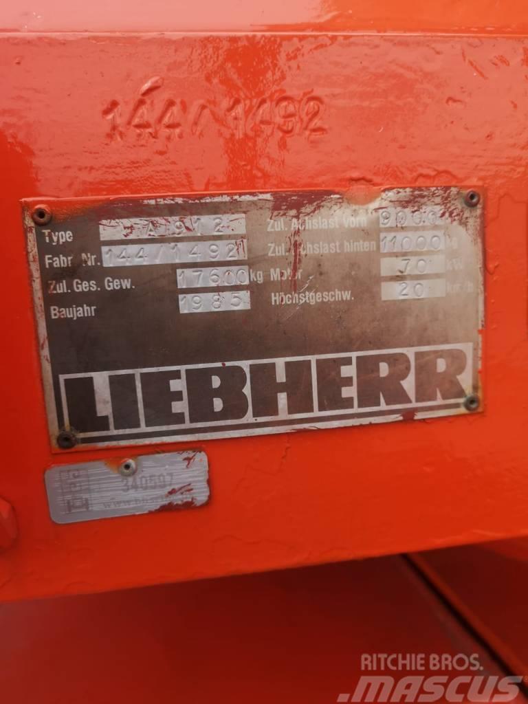 Liebherr A 912 Pelle sur pneus