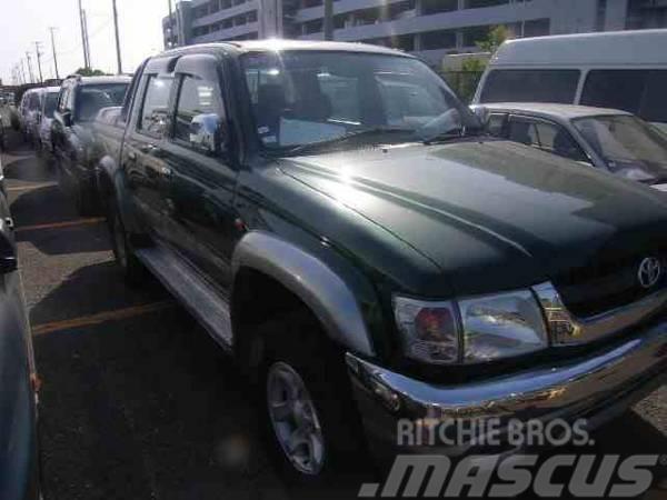 TOYOTA HILUX DOUBLE CABIN Voiture