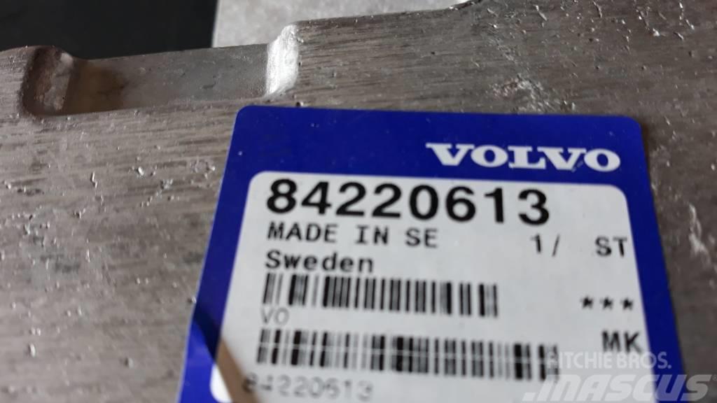 Volvo FOOT PLATE 84220613 Autres pièces