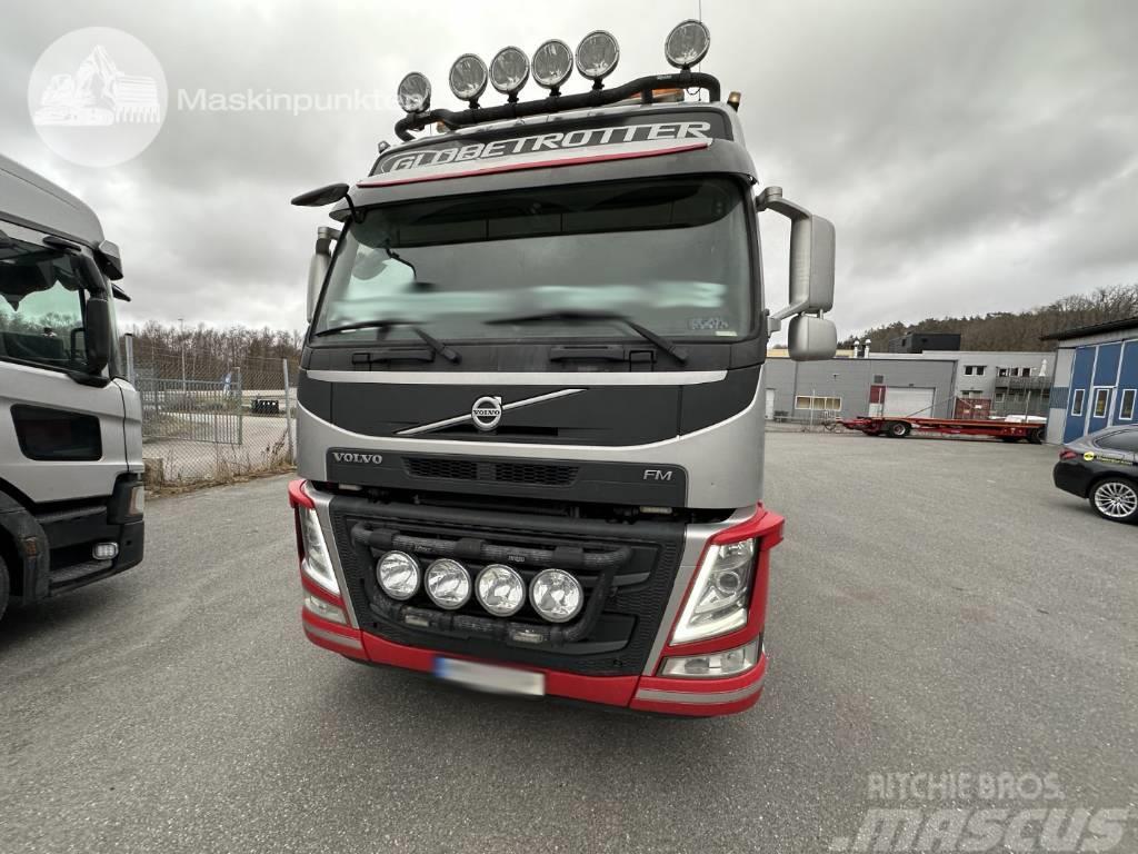 Volvo FM 500 Camion plateau ridelle avec grue