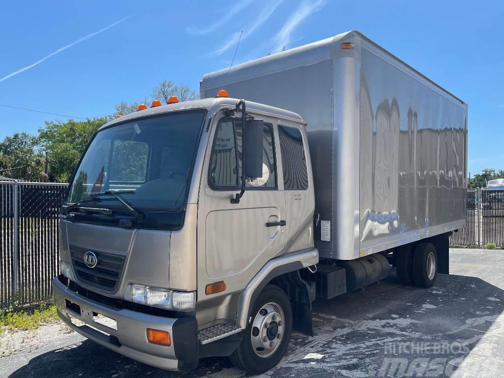 Nissan UD Camion Fourgon