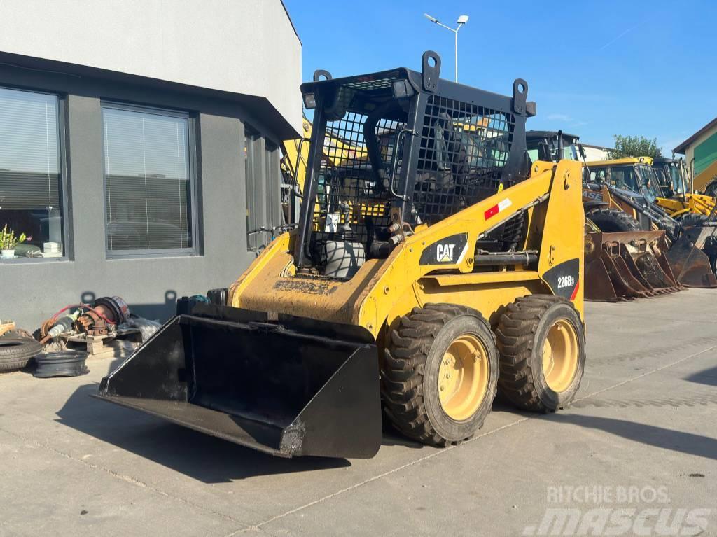 CAT 226 B 2 Chargeuse compacte