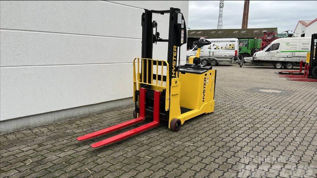 Hyster S 1.0 C Gerbeur accompagnant