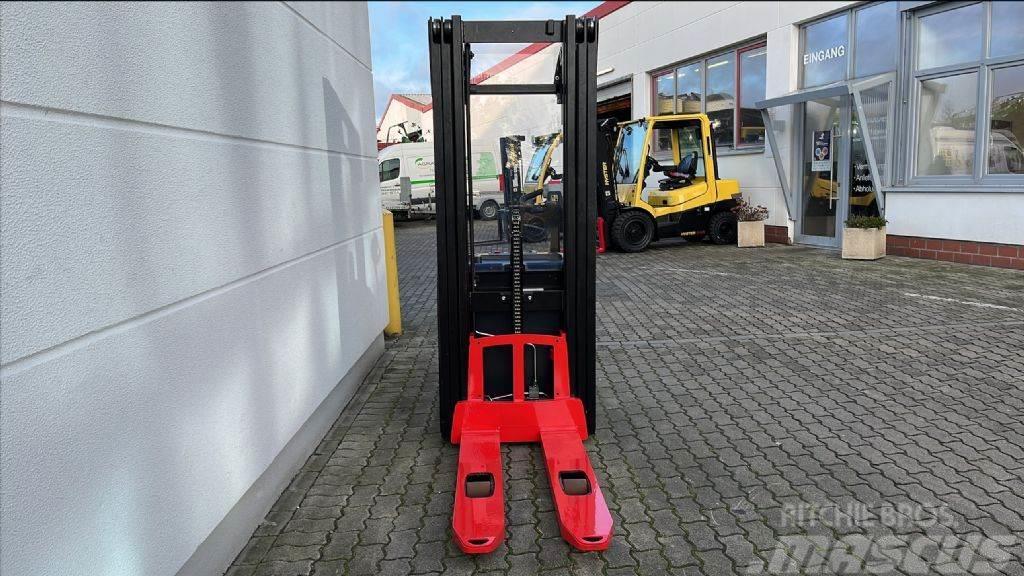 Hyster S 1.2 Gerbeur accompagnant