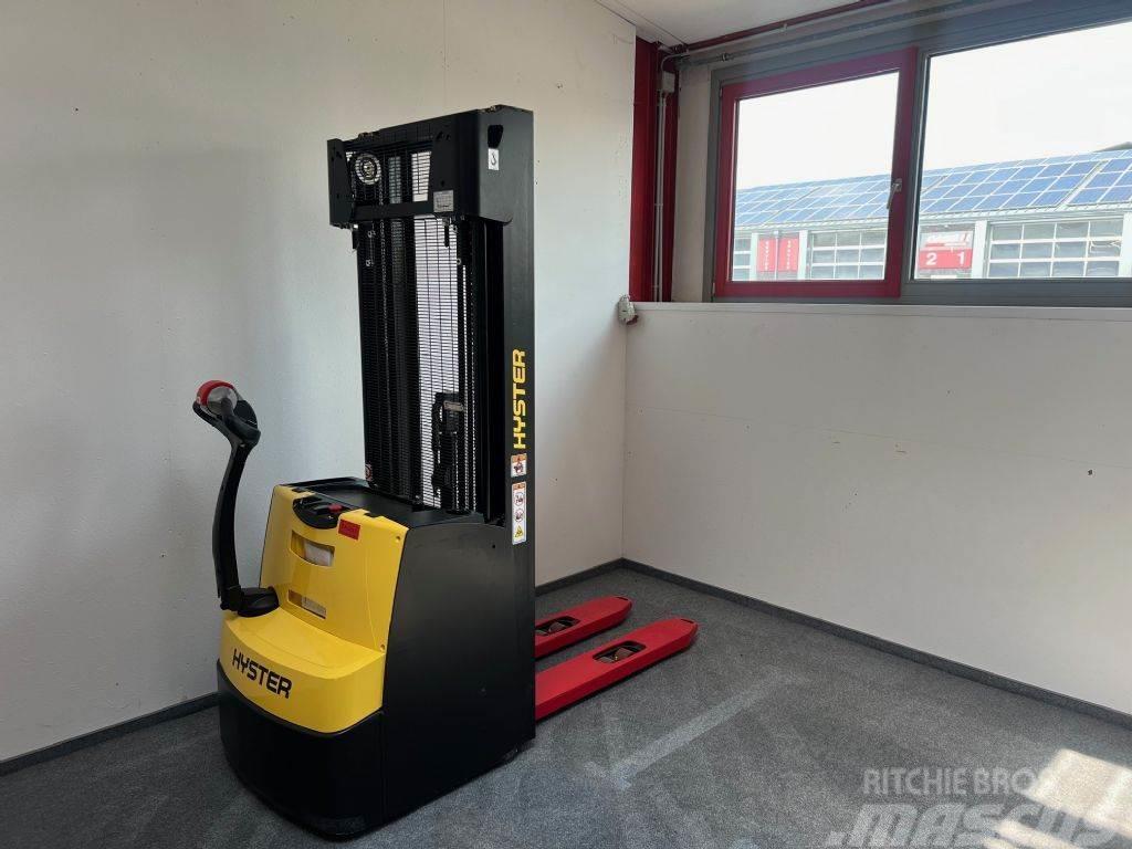 Hyster S 1.6 Gerbeur accompagnant