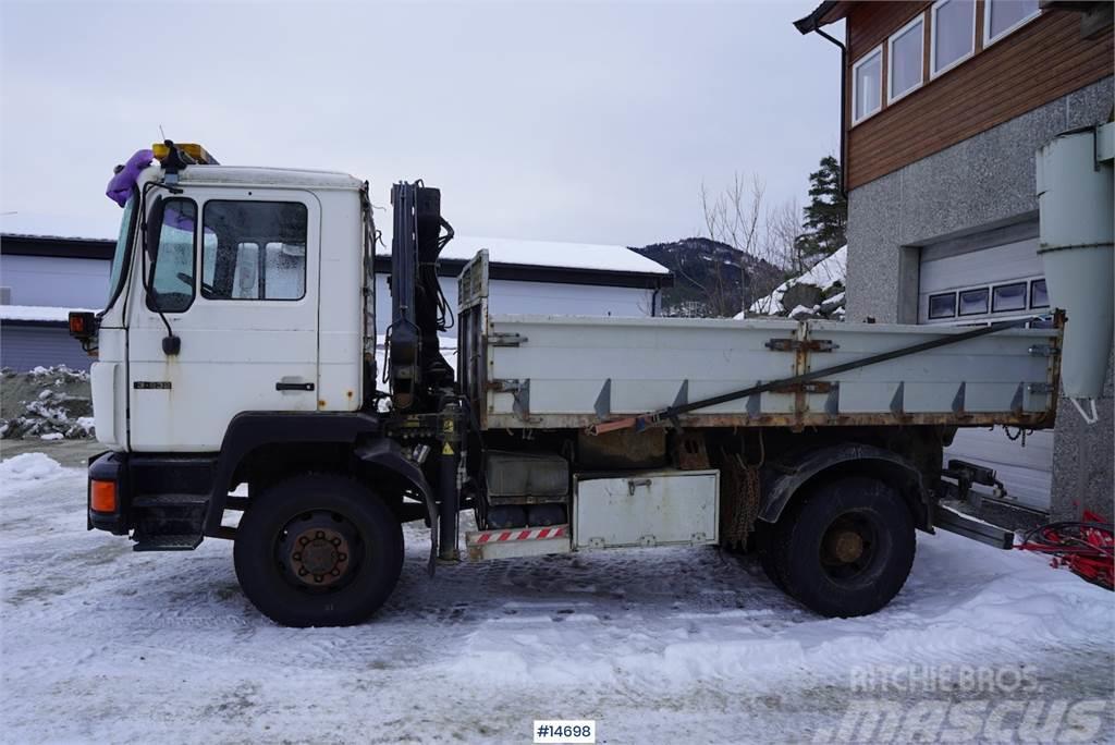 MAN 13.232 FA 4x4 crane truck w/ HIAB 5 T/M & tipper Camion plateau ridelle avec grue