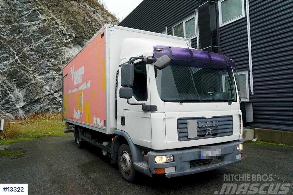 MAN TGL 8.210 Box truck w/ Zepro Lift Camion Fourgon