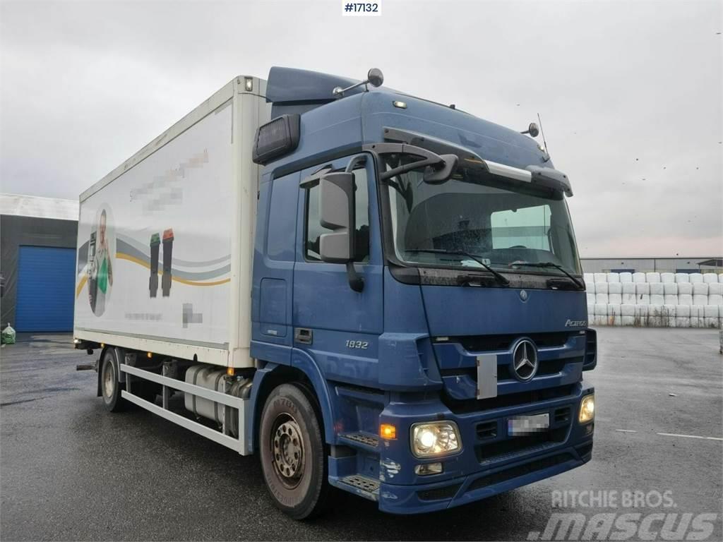 Mercedes-Benz Actros 1832 4x2 Box truck with lift and side openi Camion Fourgon