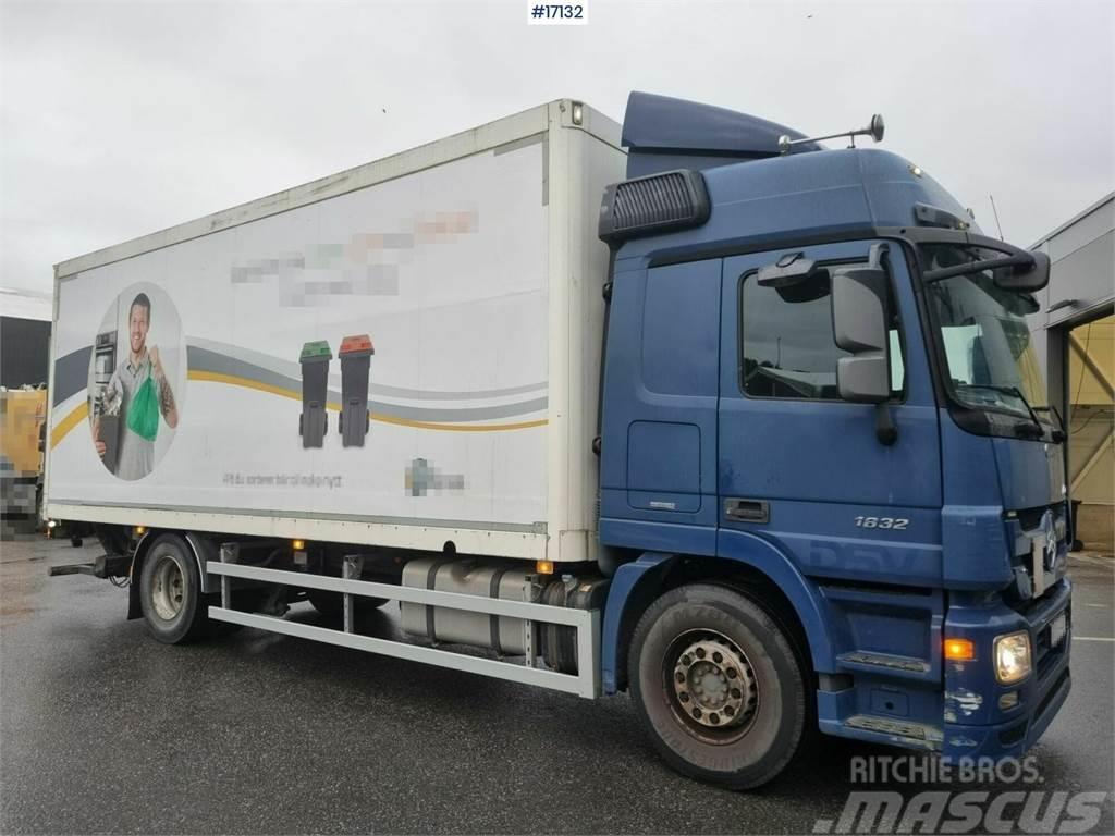 Mercedes-Benz Actros 1832 4x2 Box truck with lift and side openi Camion Fourgon