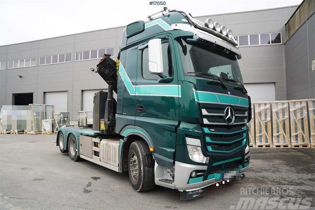 Mercedes-Benz Actros 2663 with 23t/m crane. Well equipped Camion plateau ridelle avec grue