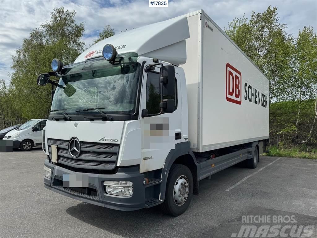 Mercedes-Benz Atego 4x2 box truck w/ side door and Zepro lift Camion Fourgon