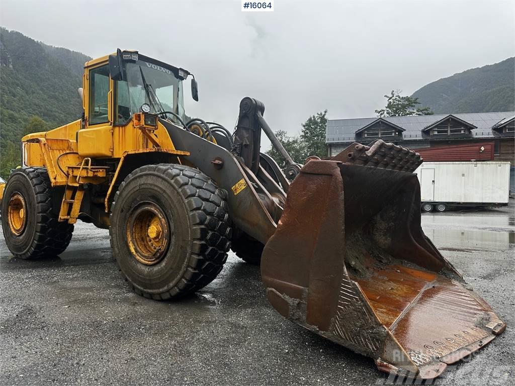 Volvo L180E Wheel Loader w/ Bucket and good tires. Chargeuse sur pneus