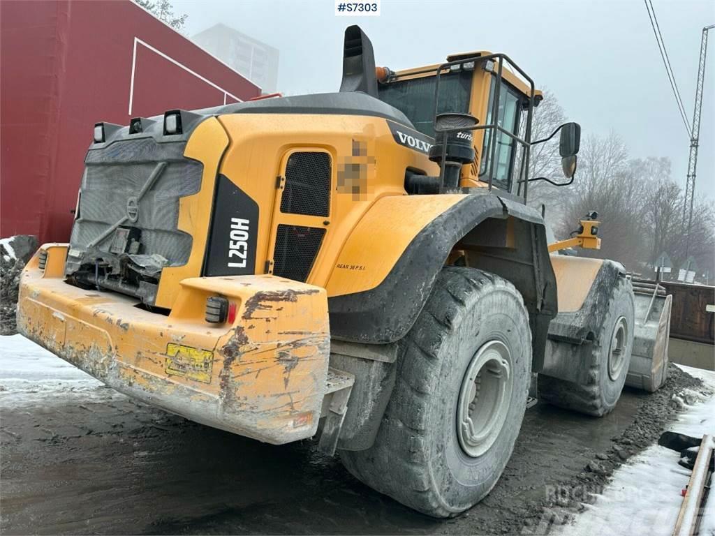 Volvo L250H wheel loader with bucket Chargeuse sur pneus