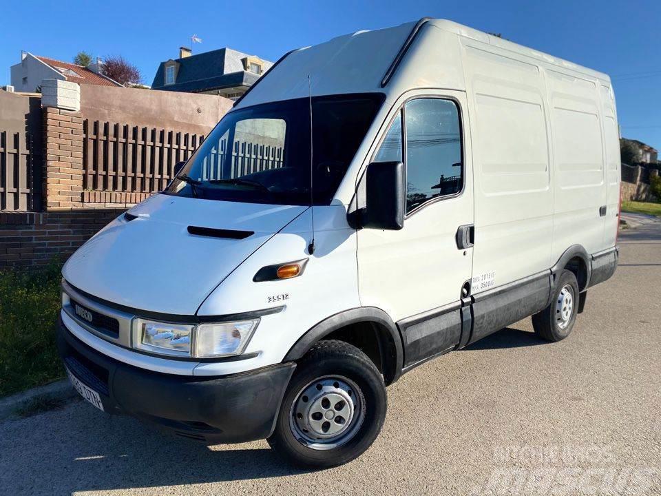 Iveco Daily Family 10m3 35S12 Largo RS Utilitaire