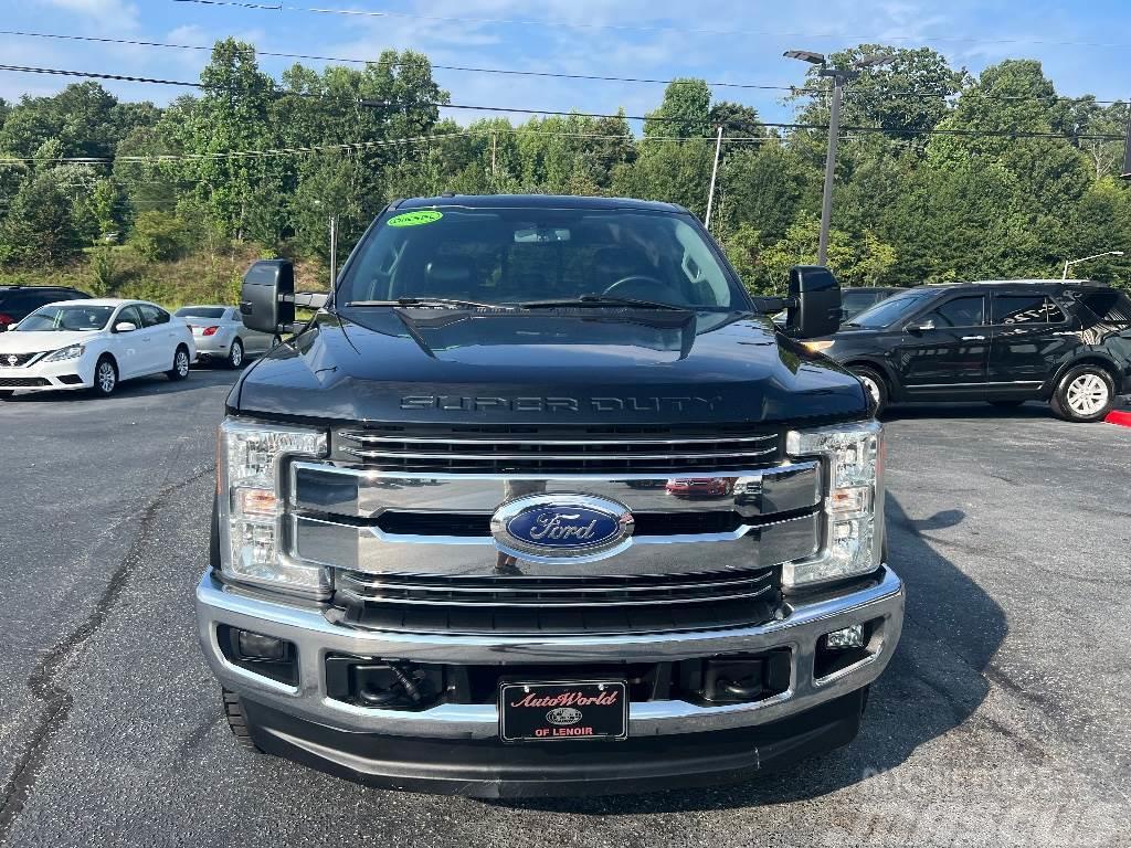 Ford F-350 SD Lariat Crew Cab 4WD Utilitaire benne