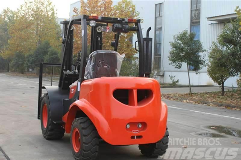  New 2.5 and 3.5 ton rough terrain forklifts Forklift trucks - others