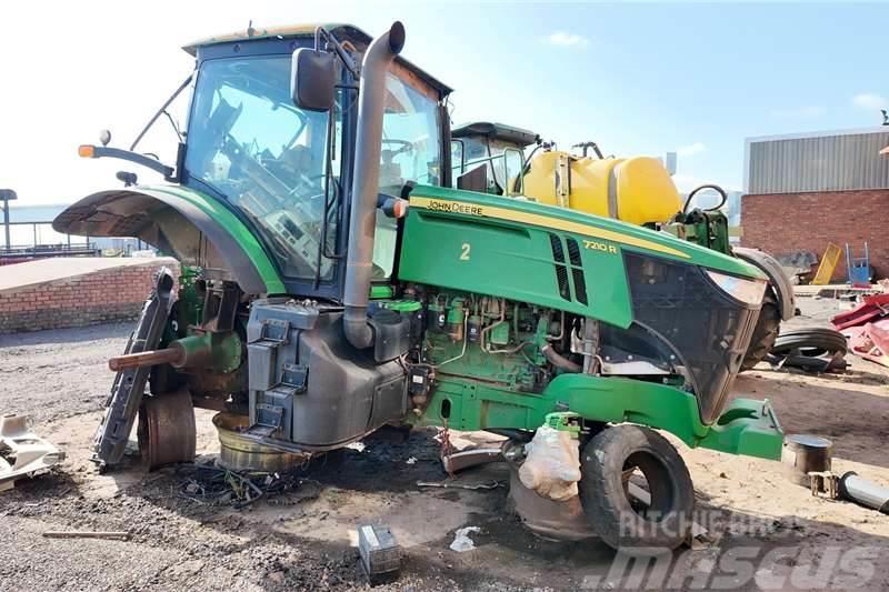 John Deere JD 7210R Tractor Now stripping for spares. Tracteur
