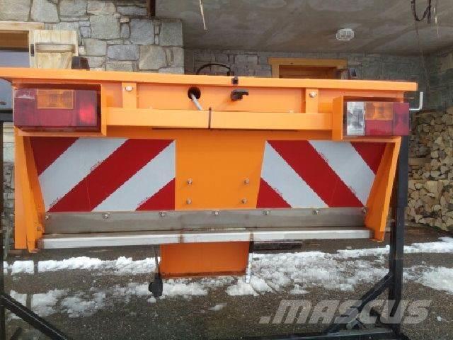 Wiedemann COMBI-SPREAD 5000 Autres matériels d'espace vert
