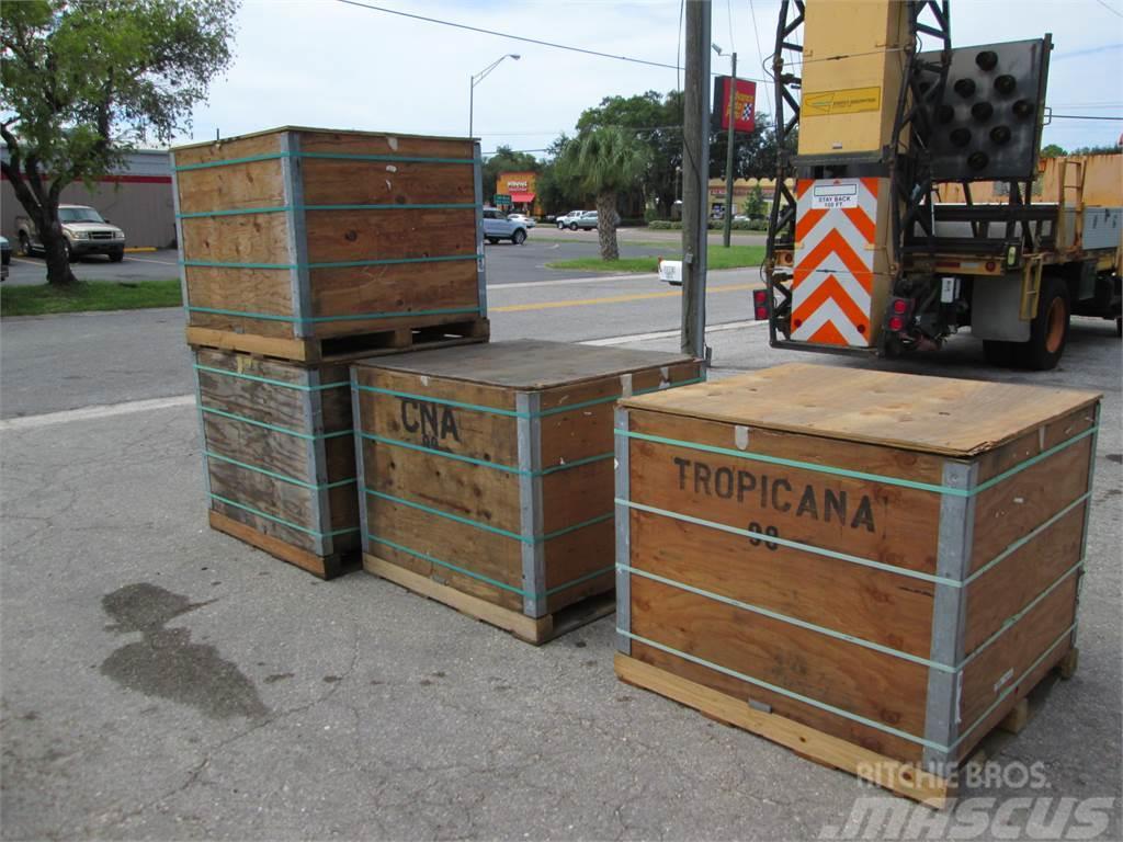  Shipping or Storage containers, boxes, wood crates Conteneurs de stockage
