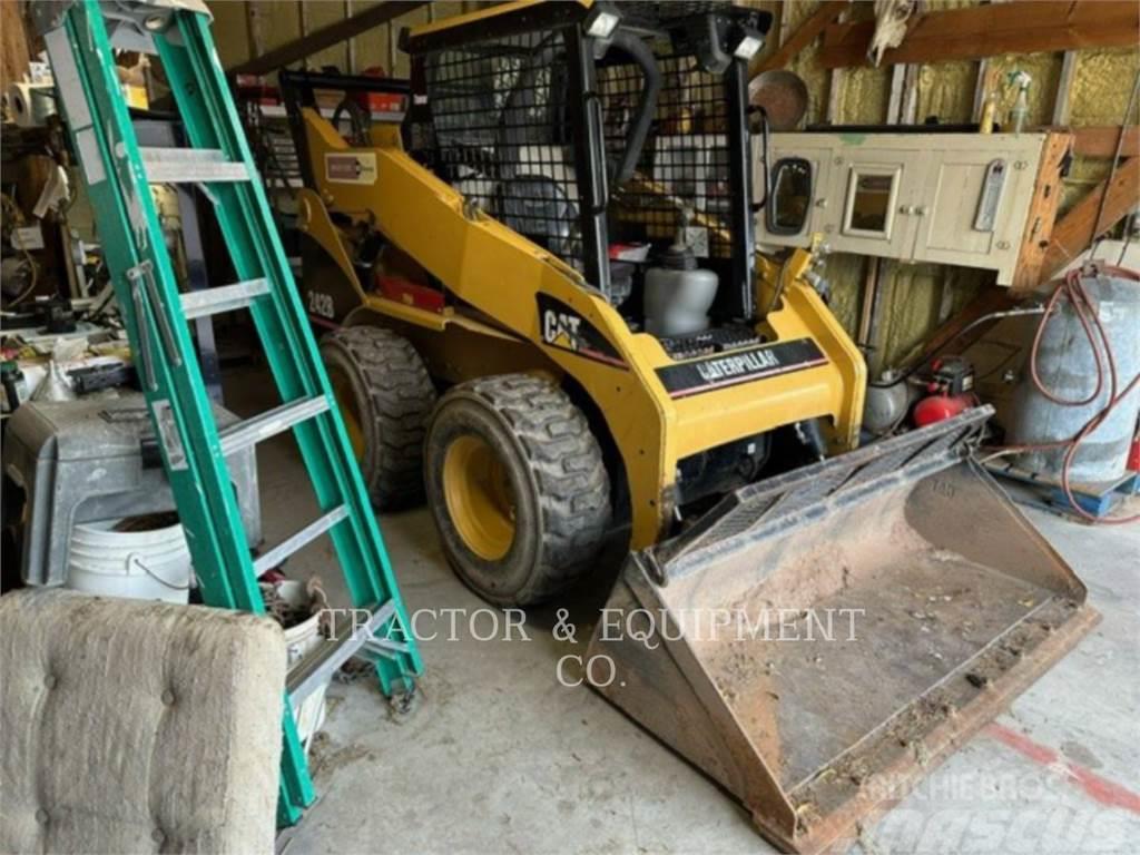 CAT 242B Chargeuse compacte