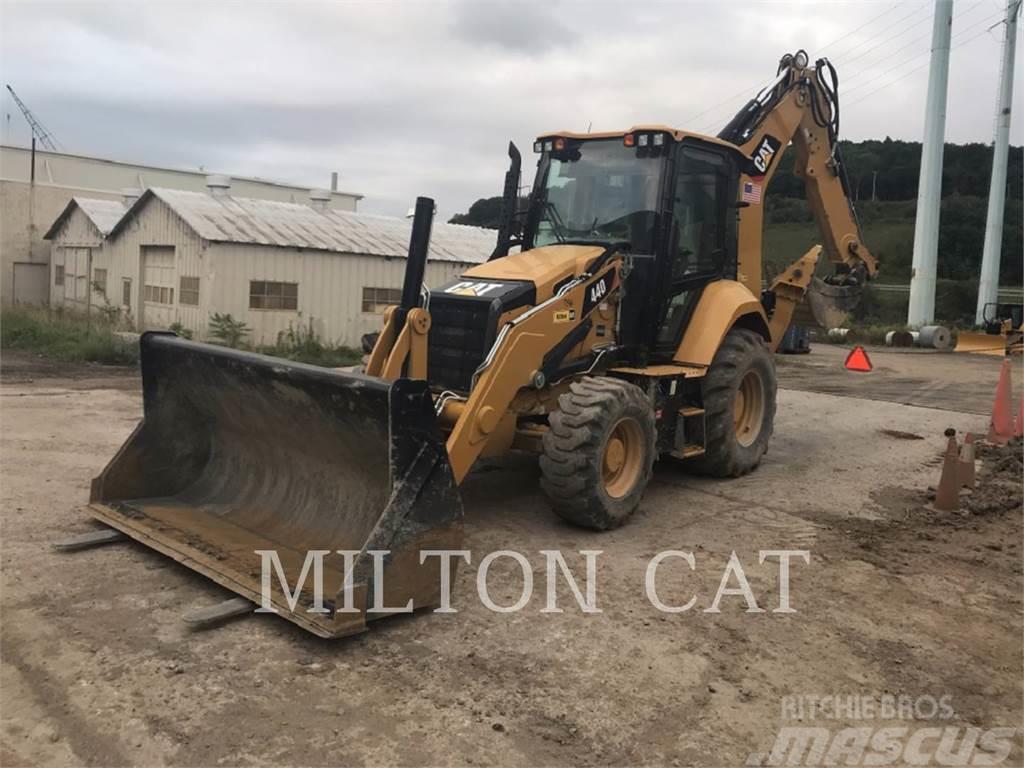 CAT 440 Tractopelle
