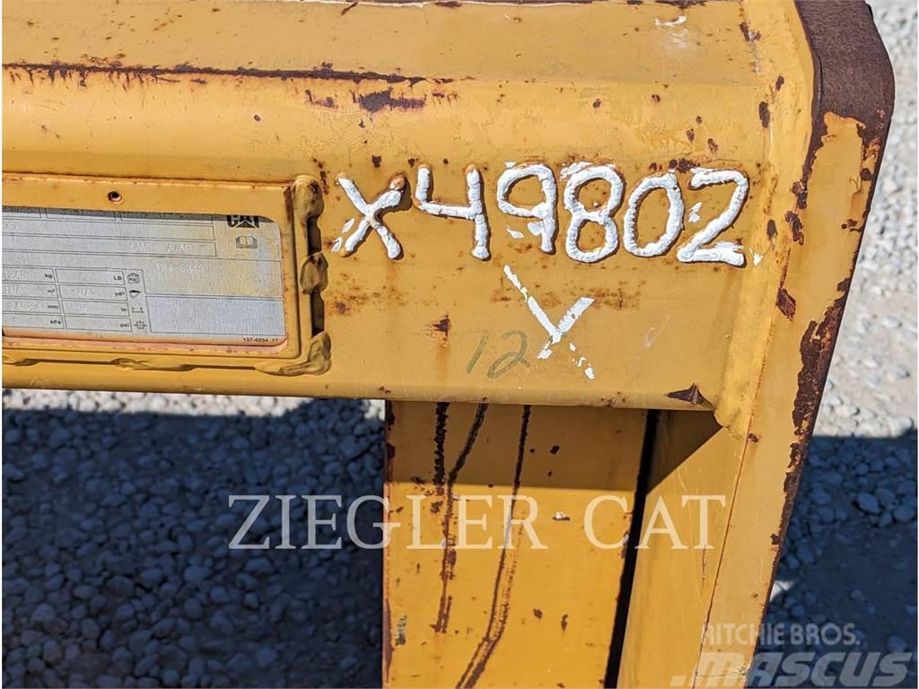CAT 953 TRACK TYPE LOADER FORK PIN ON 72 Fourche