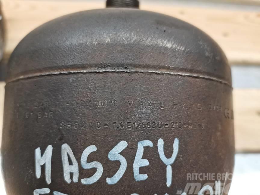 Massey Ferguson 8690 {hydraulic accumulator axle Hydraulique