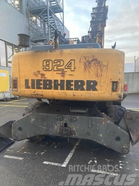 Liebherr 924C-LI Pelle sur pneus