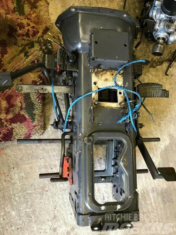 Kubota Tractor B1750 transmission tunnel and controls £25 Autre