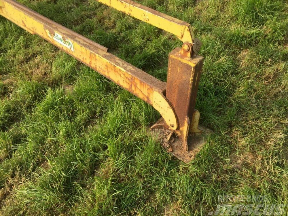  Post banger three point linkage - tractor mounted  Autres accessoires