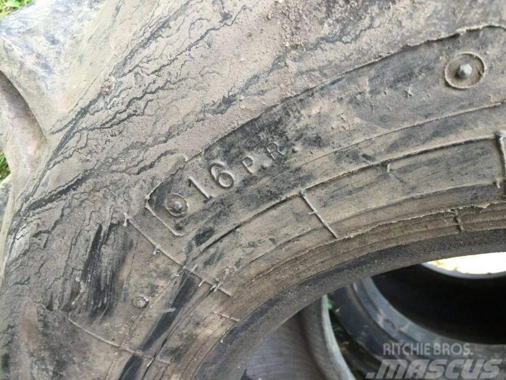  Used Tyre 18 - 19.5 - 16 Ply rating £70 Pneus, roues et jantes