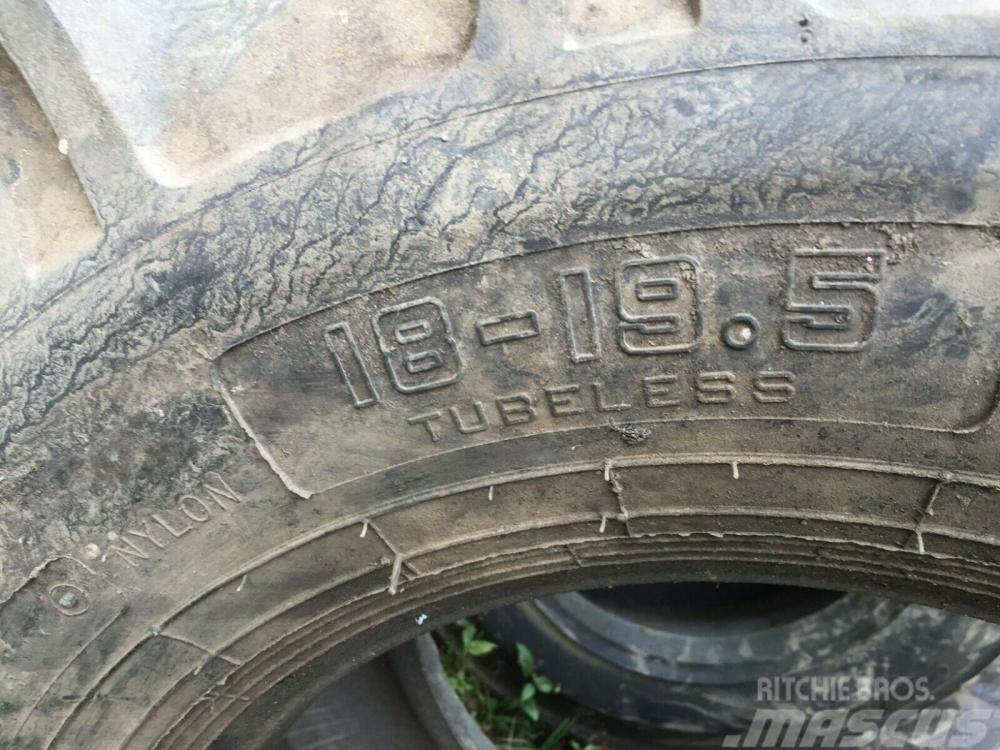  Used Tyre 18 - 19.5 - 16 Ply rating £70 Pneus, roues et jantes