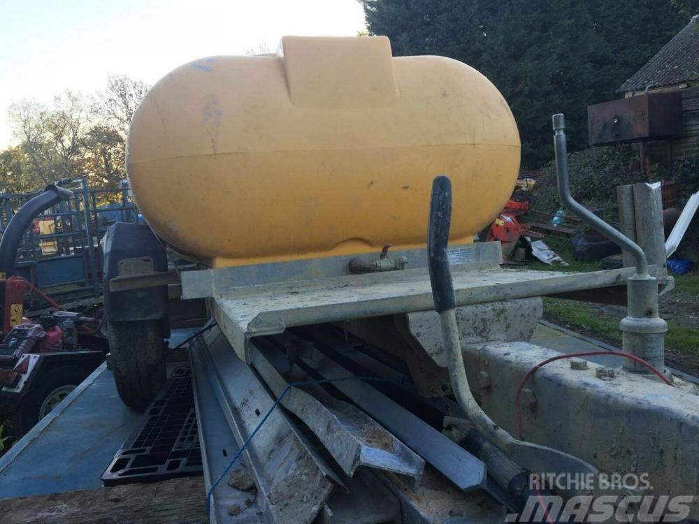  water bowser £400 plus vat £480 Remorque citerne
