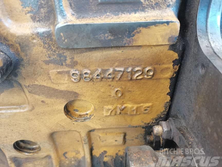 New Holland FX 38 {hull engine Fiat Iveco 8215.42} Moteur