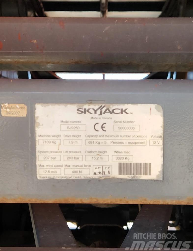 SkyJack SJ 9250 RT Nacelle ciseaux