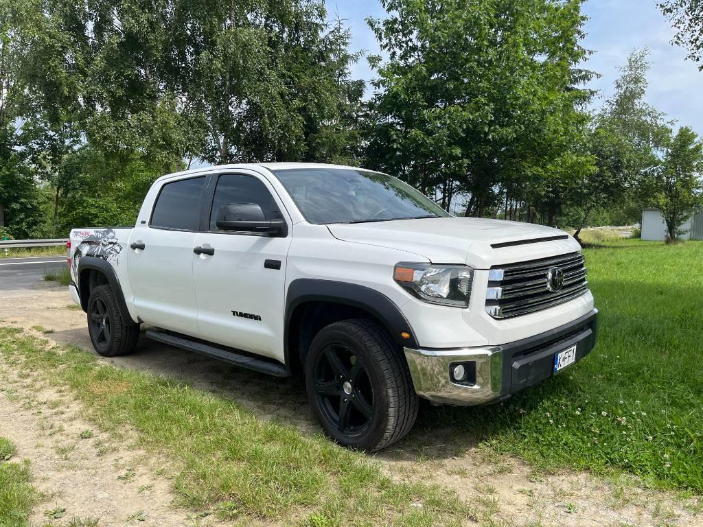 Toyota Tundra Crewmax Limited Cross-country vehicles
