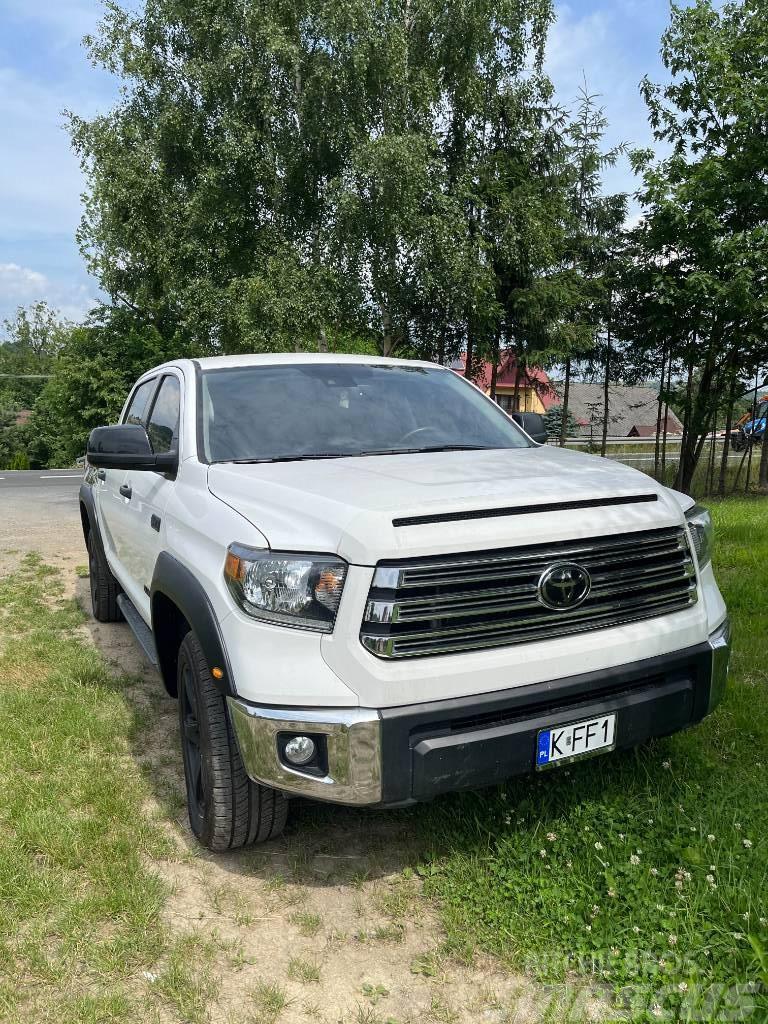Toyota Tundra Crewmax Limited Véhicules Cross-Country