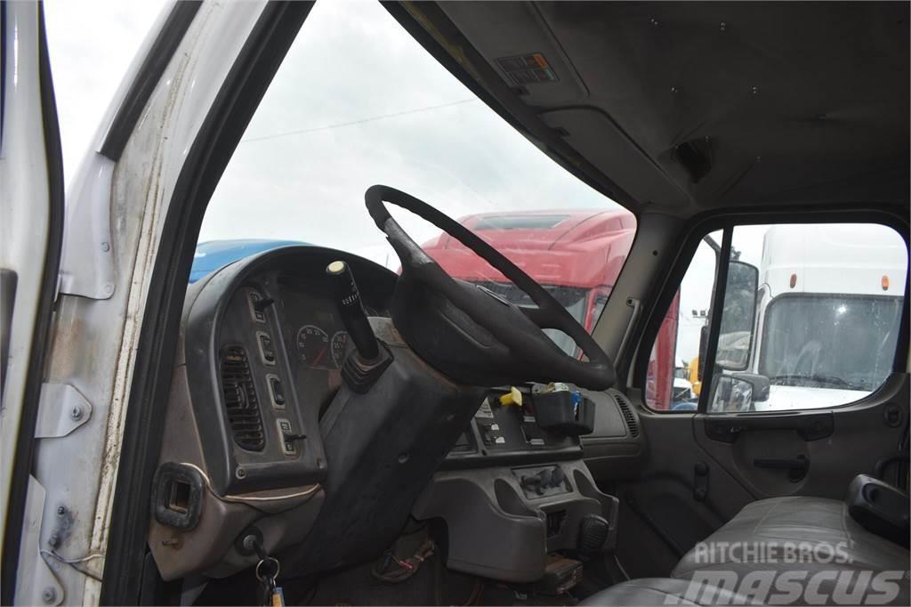 Freightliner BUSINESS CLASS M2 106 Camion plateau ridelle avec grue