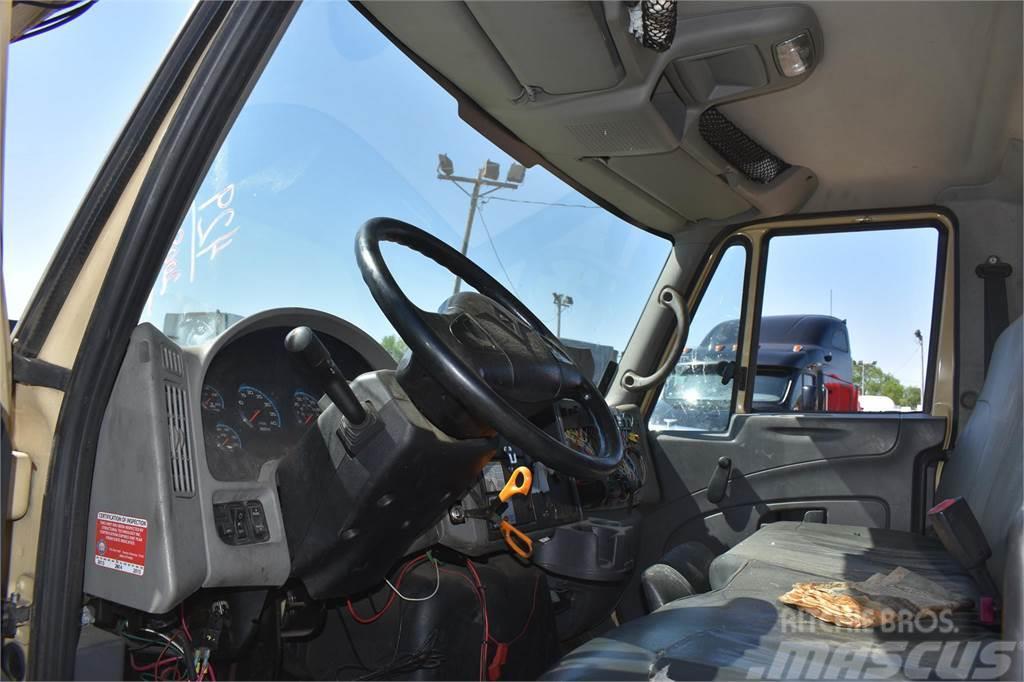 International DURASTAR 4300 Camion plateau ridelle avec grue