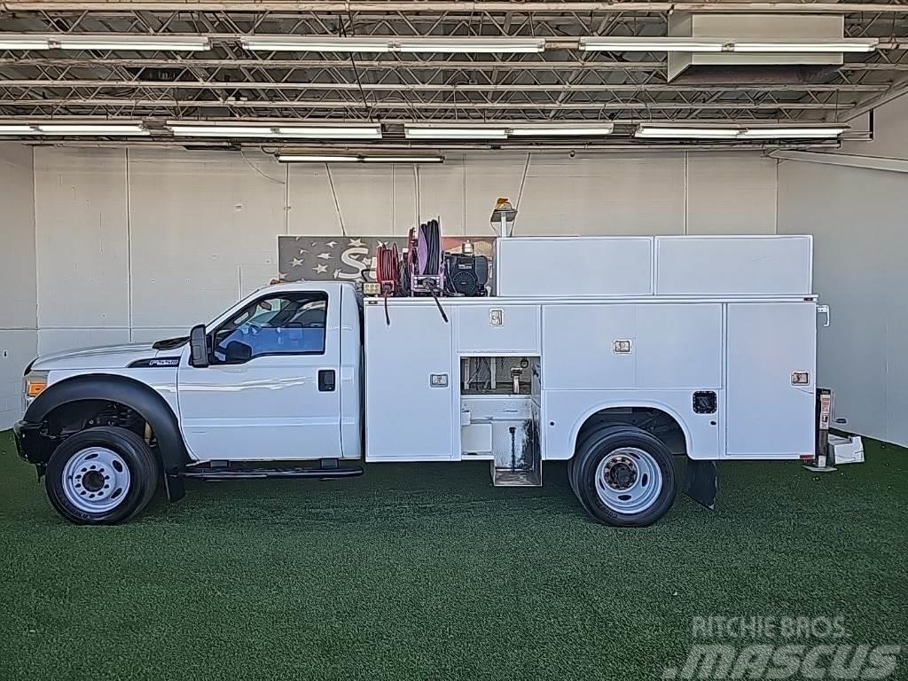 Ford F-550 Chassis Utilitaire benne
