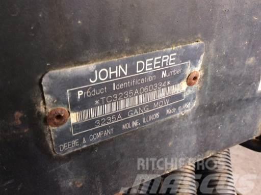 John Deere 3235A GANG MOWER Tondeuses à conducteur marchant