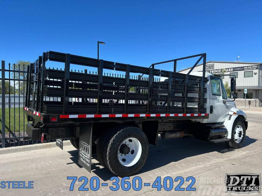 International 4300 14' Long Flatbed (ONLY 7,165 Miles) Camion plateau