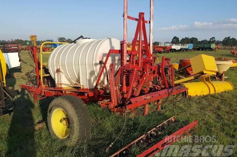  Other 1000 litre sprayer with Hydraulic boom Stockage, conditionnement - Autres