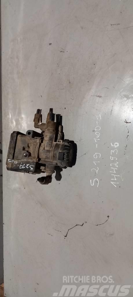 Scania R420 1442936 EBS valve Boîte de vitesse