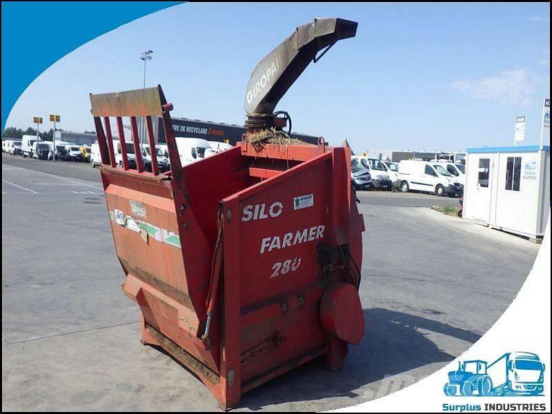 Silofarmer P280 Dérouleuse, pailleuse
