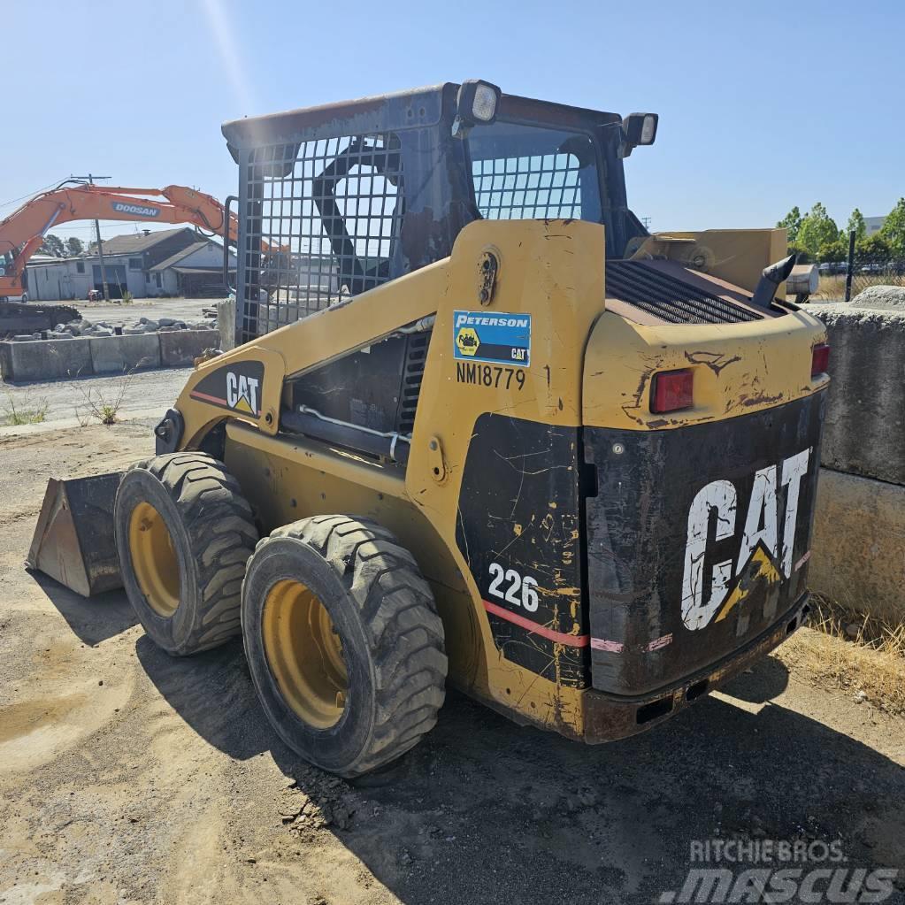CAT 226 Chargeuse compacte