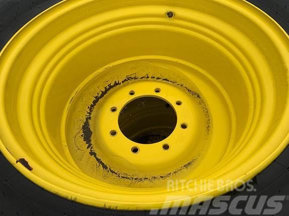 John Deere Hjul par: Michelin Multibib 540/65 28 GKN gul 18 Pneus, roues et jantes