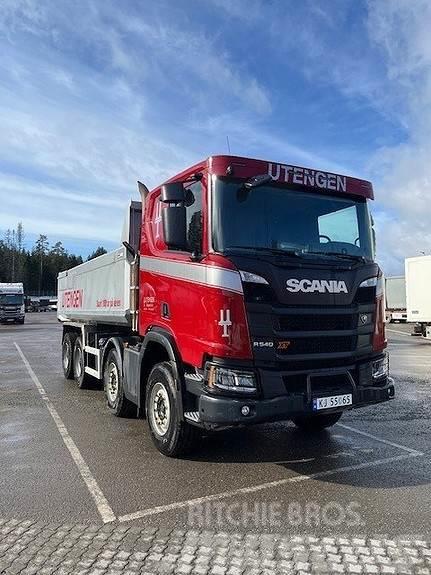 Scania R540 XT B8x4HA med Maur Dumperpåbygg , selges for  Camion benne