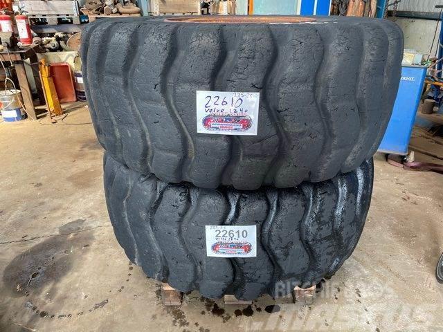  23.5 x R25 Goodyear dæk på fælg - 1 stk tilbage Tyres, wheels and rims